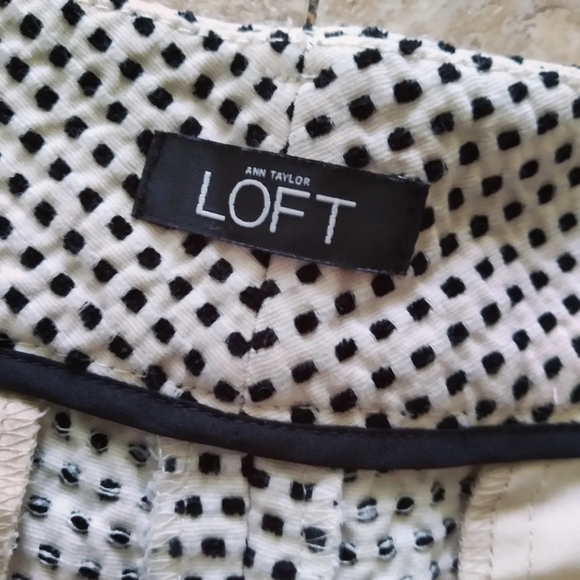 Ann Taylor Loft Textured Dress Shorts, size 12 - Picture 6 of 9